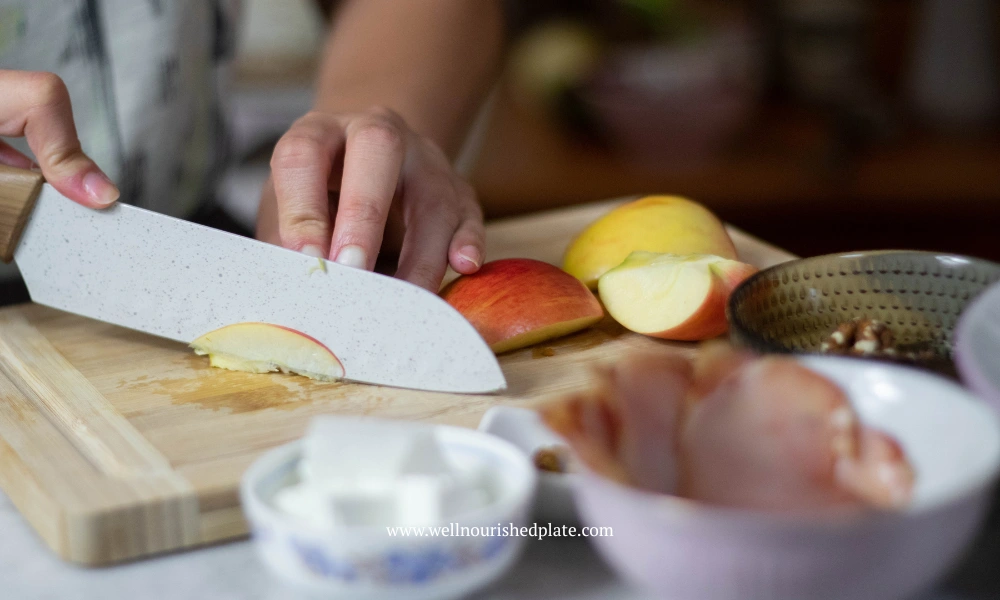slicing apples